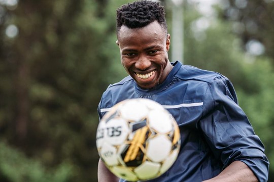 Stoper Tijani si v Plzni na jaře nezahraje. Viktoria ho pouští na hostování!