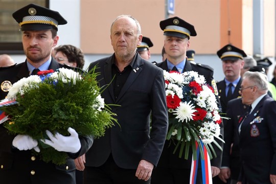 Desítky lidí si ve čtvrtek připomněly příběh tří leteckých hrdinů z Doubravky