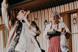 Divadelní léto pod plzeňským nebem finišuje. Poslední večery budou...