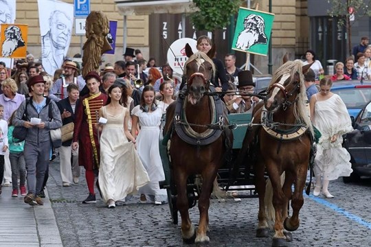 Každý, kdo má rád divadlo, by měl být při tom! Průvod Vendelín otevře divadelní sezonu