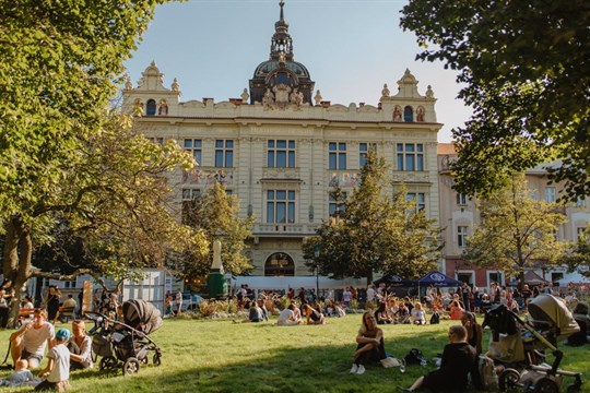 Na lovu živě, víno, knihy i přednášky. Finále Plzeň nabídne bohatý doprovodný program