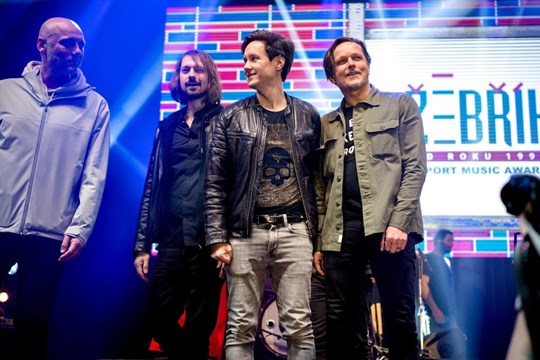 Žebřík číslo 32 odstartoval. Na finále hudebních cen dorazí Chinaski, Michal Hrůza i Jiří Suchý