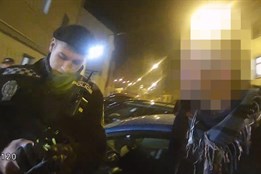 Opilý muž se domáhal vstupu do charity, místo toho skončil na záchytce