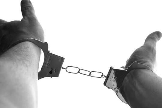 Zaměstnanec směnárny si za dva měsíce nakradl téměř milion korun! Většinu peněz prohrál v sázkách