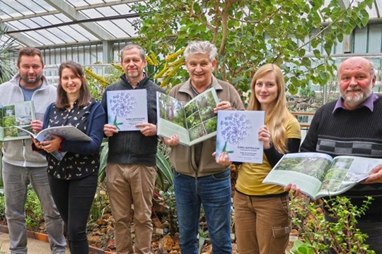 Milovníci exotických rostlin se můžou radovat! Plzeňská Zoologická a botanická zahrada vydala knihu o rostlinách Austrálie a Oceánie