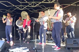 Hudební festival za Branou pokračuje, k vidění bylo i sedm...