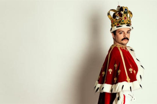 Největší hity legendární skupiny QUEEN! Slavná skupina slaví 50 let od svého průlomu a show na její počest dorazí i do Plzně!