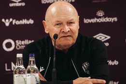 A teď Manchester United, přeje si Koubek. Po postupu přes Hearts...