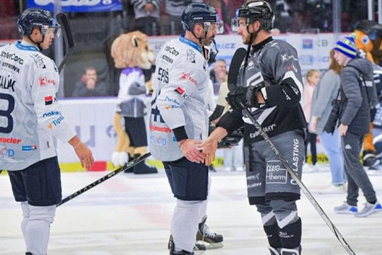 Nedělní západočeské derby je odloženo. Kabinou Energie se prohnala viróza