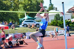 Výškaři si mezi sebou přejí, jsme malá rodina, vypráví atlet Jan...