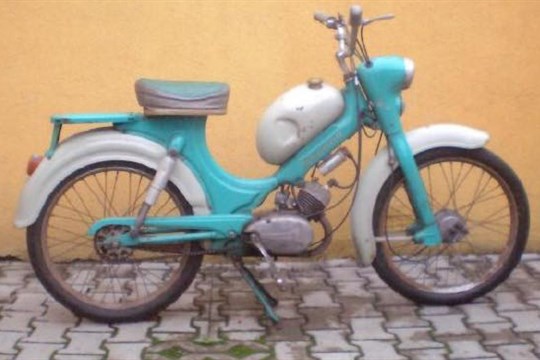 Z garáže zmizely dva historické motocykly