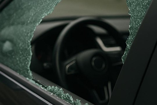 V Plzni řádí vykradači aut. Dávejte si pozor, varují policisté