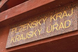 Hejtmanství reaguje na zátah NCOZ. Zadá audit na hospodaření...