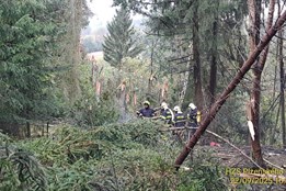 Pondělní nehodu letadla u Balkové nepřežil pilot, žádné další mrtvé...
