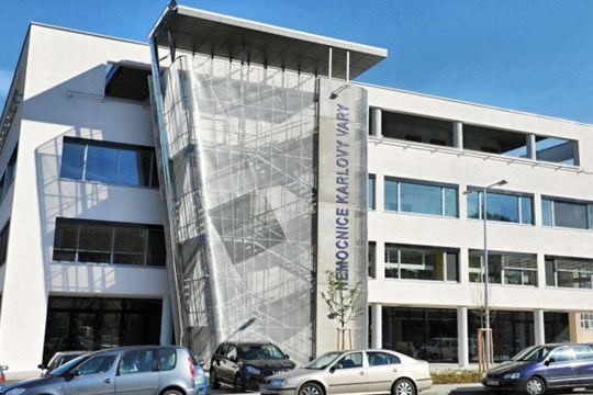 Karlovarský kraj posílá audit nemocnice policii. Má prověřit možné pochybení