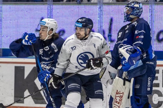 Hokejisté Plzně se doma dočkali výhry. V nájezdech udolali Kometu