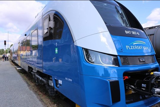 Krátí se šance využít krajskou slevu na jízdném: studenti a senioři mohou získat další čtvrtinu zpět