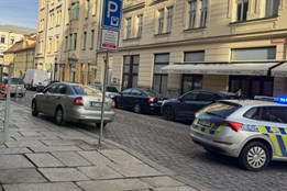 Manévry v centru Plzně. Kvůli anonymnímu telefonátu policisté...