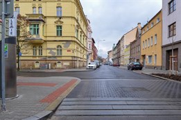 Ulice na Jižním Předměstí už je opravená, má novou vozovku i chodníky