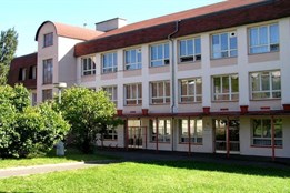 Prestižní spolupráce: Gymnázium Ostrov bude fakultní školou...