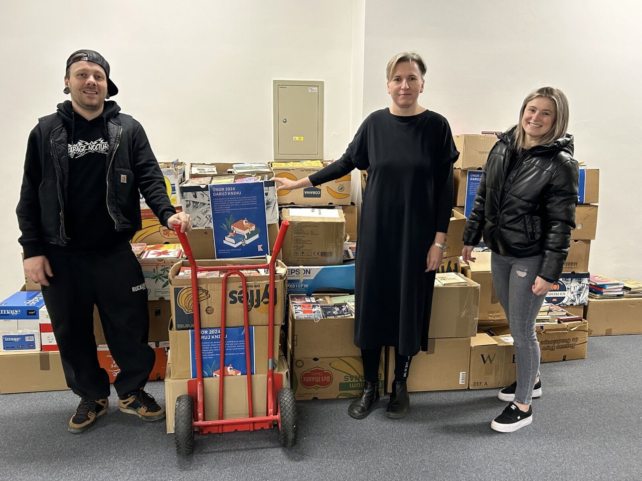 Darujte knihám druhý život. Západočeská univerzita sbírá četbu pro klienty s demencí