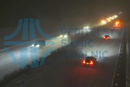 Počasí komplikuje provoz na dálnici D5, silničáři nestíhají...