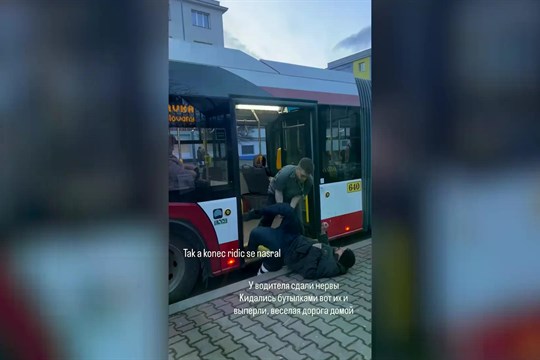 Neústupný řidič v Plzni. Vyhodil dva cestující, vedení podniku za ním pevně stojí