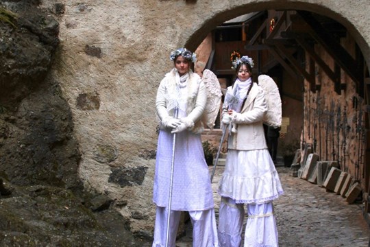 Vánoční trhy na hradě Loket nabídnou pohádky, řemesla i vůni svařáku