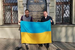 Symbolická vlajka před radnicí: Představitelé Blovic uctili památku...