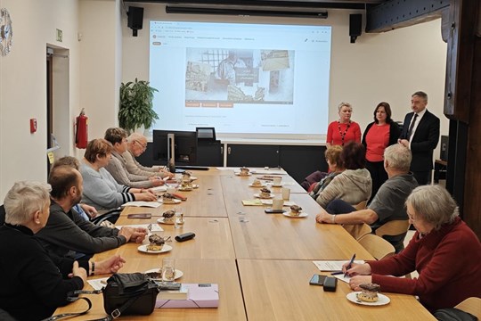 Na studium není nikdy pozdě. Senioři v Domažlicích zahájili nový semestr 