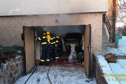 Při požáru kotelny rodinného domu na Rokycansku se zranil jeden člověk