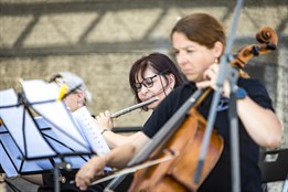 Rozmarný orchestr ovládne dobřanskou jízdárnu. V centru Wolfram vystoupí se sbory i tanečníky