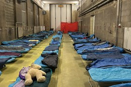 Lidé bez domova nezůstanou v mrazu venku, Plzeň znovu otevírá...