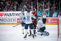 Šok hned po buly a střelecký zmar. Plzeň se ze sparťanského ledu...