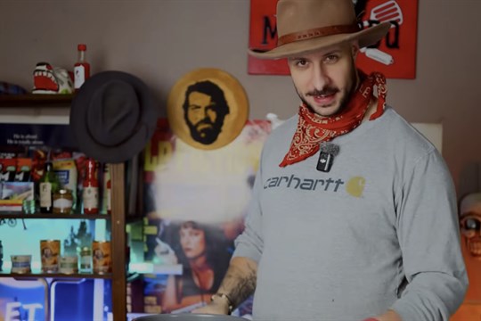 Perla české gastronomie extrémně rychle na talíři? Plzeňský YouTuber zkusil uvařit guláš za 45 minut