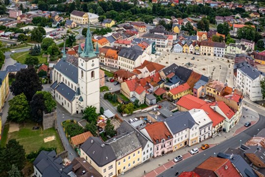 Každý čtvrtý v Tachově je cizinec. Město bojuje s náporem na školy i lékaře