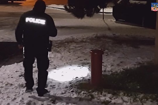 Policie v Chebu prověřuje pokus vraždy, dva muži utrpěli bodnořezná zranění