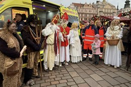 Plzeň zapsala rekord, na náměstí se sešlo 222 Mikulášů, čertů a...