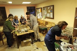 Zaplnily by celý byt. Skauti z Plzně posílají na Ukrajinu rekordní...