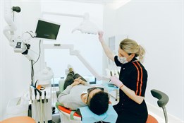Konec čekání u zubaře? Karlovarský kraj plánuje moderní kliniku