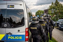 Policie obvinila osm lidí z kuplířství kvůli nočním klubům v...