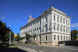 Klíčové investice Čtyřky míří k dokončení, obvod chystá i nové...